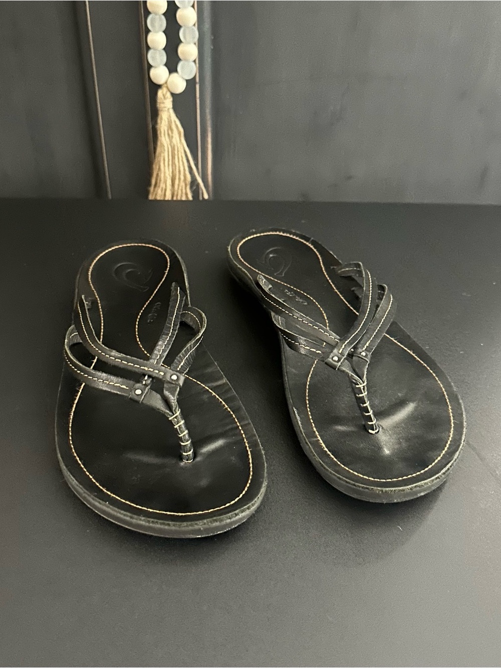 OluKai Black Leather Thong Sandals with Contrast Stitching size 8